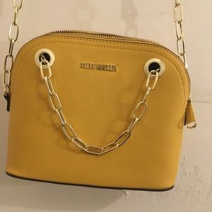 STEVE MADDEN yellow shoulder purse.